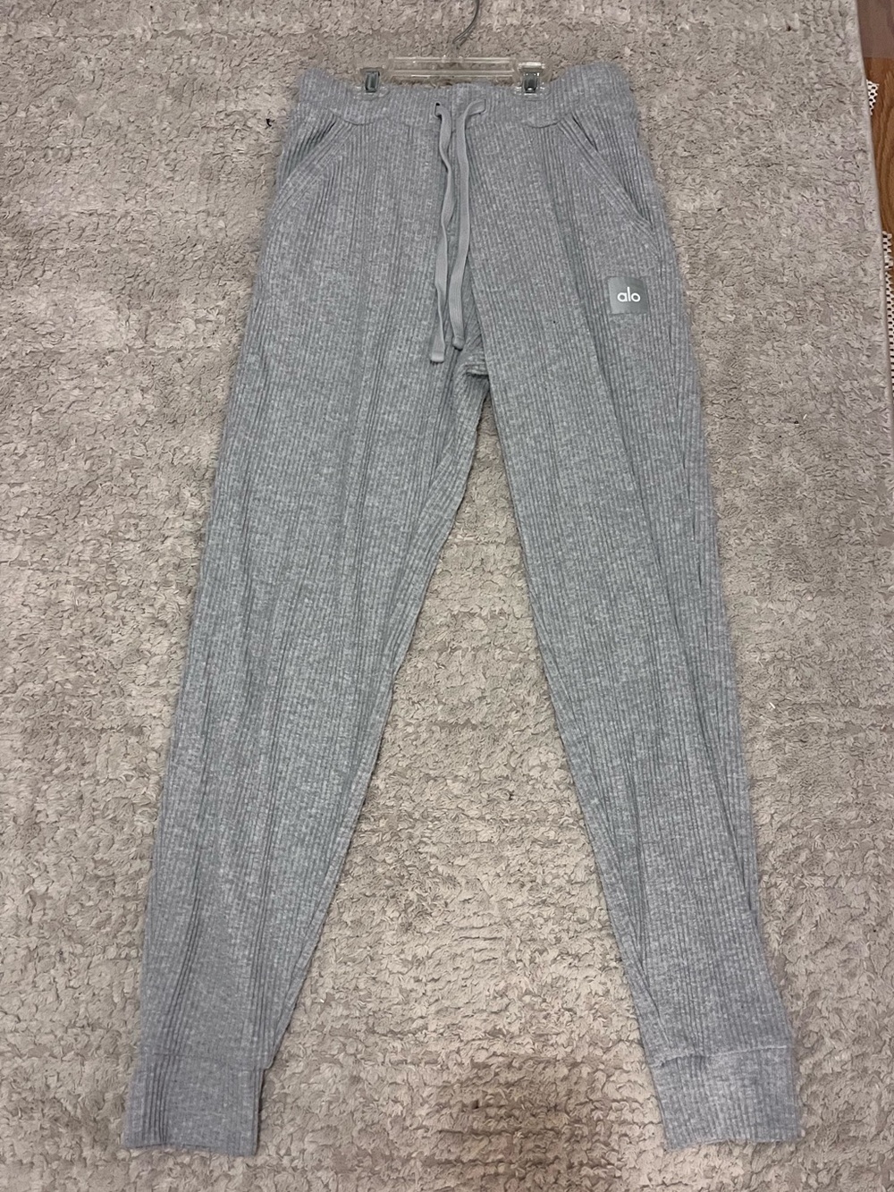 Alo grey ribbed muse sweatpants size small